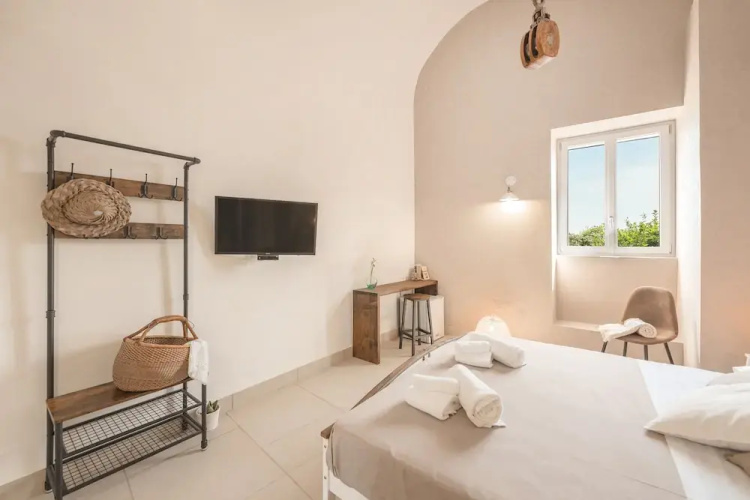Calacala rooms, restaurant & farm experience