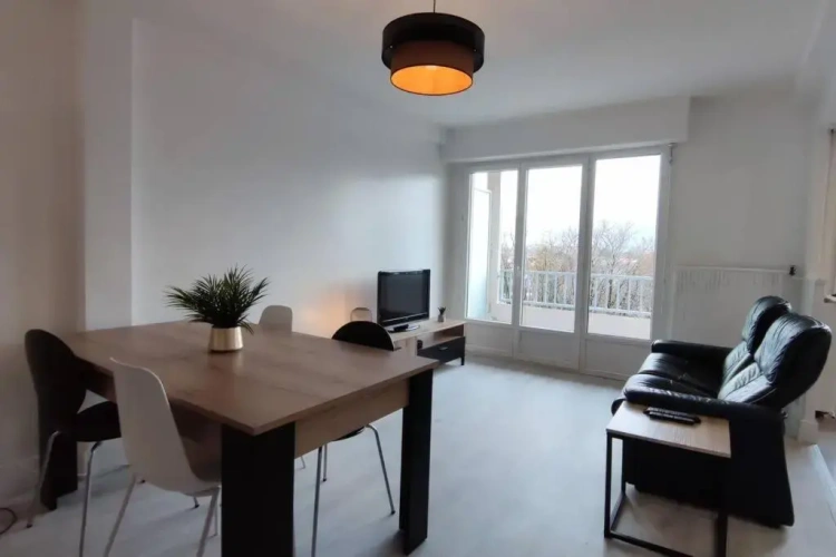 2 Bedrooms Apartment
