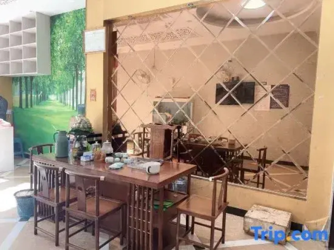 Xinye Junyue Business Hotel