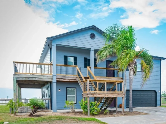 4 Bedrooms Cottage with balcony