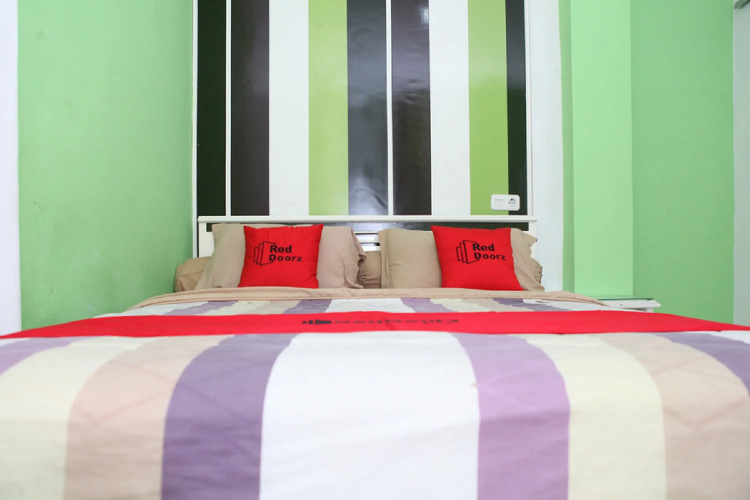 RedDoorz Plus @ Talaga Bodas