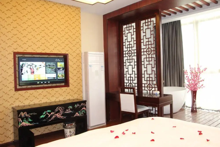 Suzhou Romantic Cabin Panmen