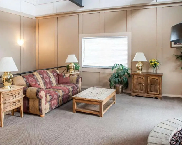 Expedition Lodge
