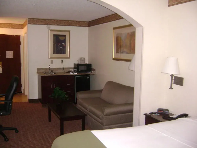 Holiday Inn Express Hotel & Suites Wilson I-95