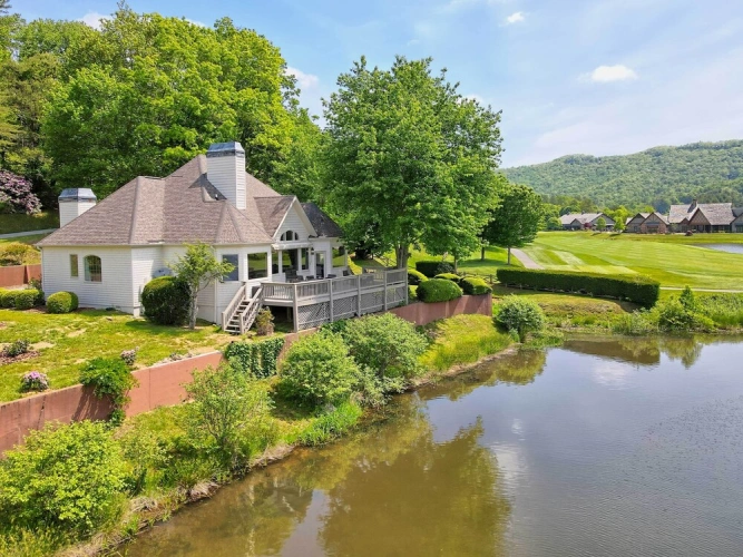 4 Bedrooms Cottage
