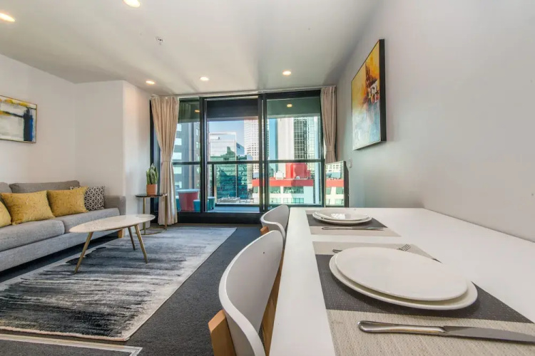 Ehome - Central CBD Romantic Apartment, Two Blocks from Waterfront