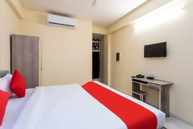 Hotel Kiran Shri By OYO Rooms