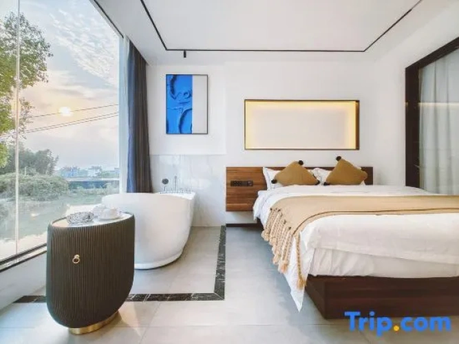 Deluxe Double room with view