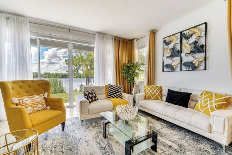 4 Bedrooms Apartment