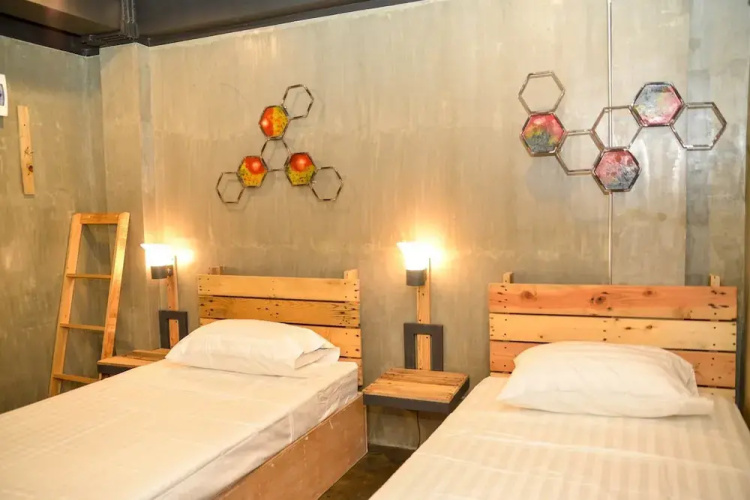 Bhive Hotel