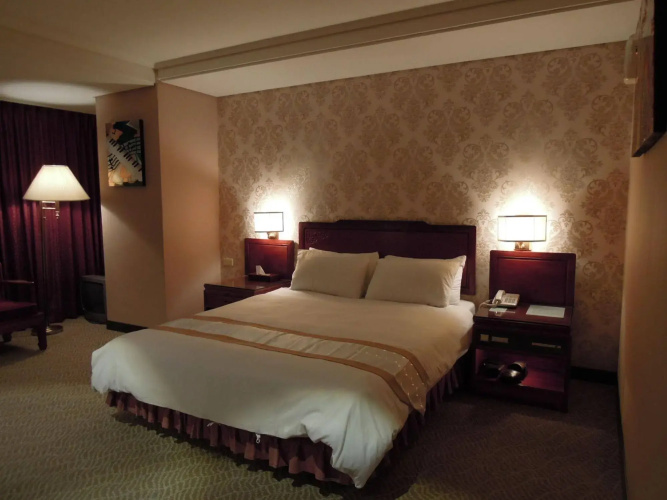 New Plaza Hotel