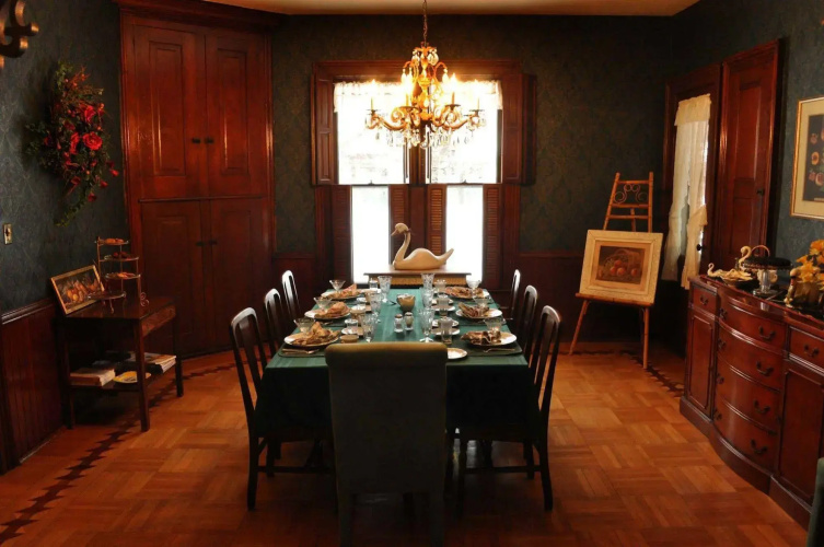 White Swan Inn Bed & Breakfast