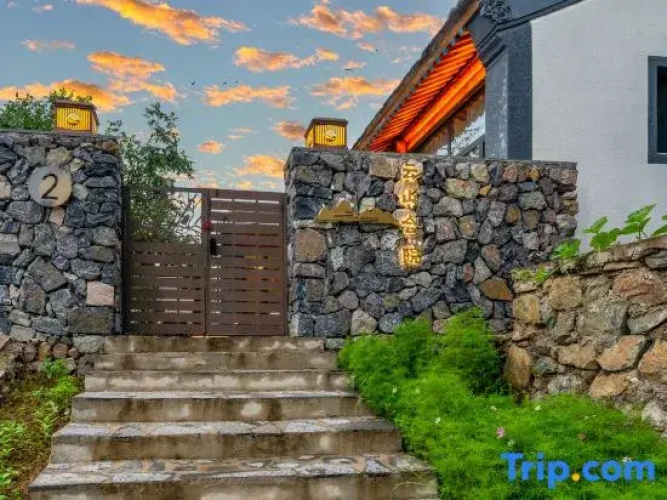 Yunshan Courtyard House