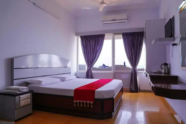 Hotel Maadhini