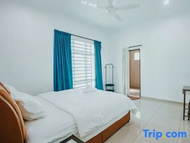4 Bedrooms Apartment