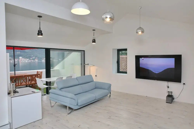 Windrose Apartments