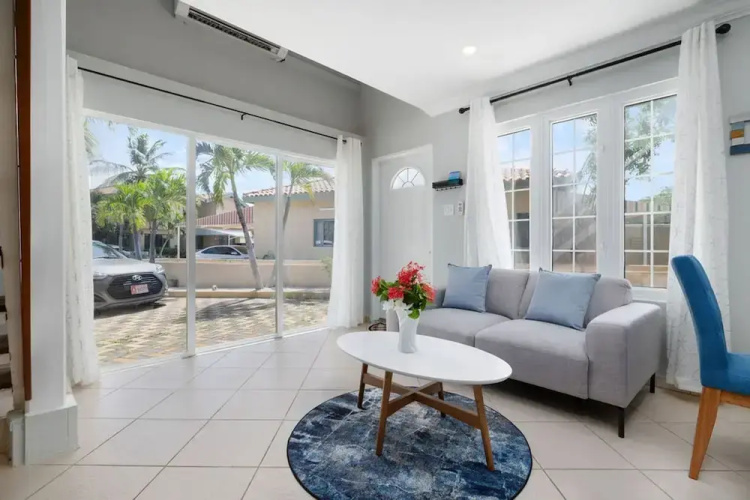 Newly Renovated Queen Bed Studio Loft Palmbeach