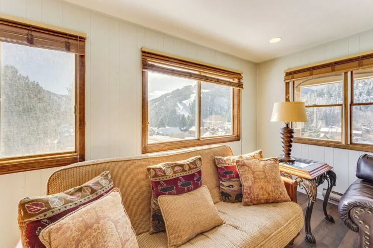 1/2 Mi to Skiing: Red River Condo w/ Free Shuttle!