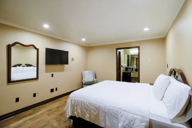 OYO Pinewood Inn & Suites Silsbee