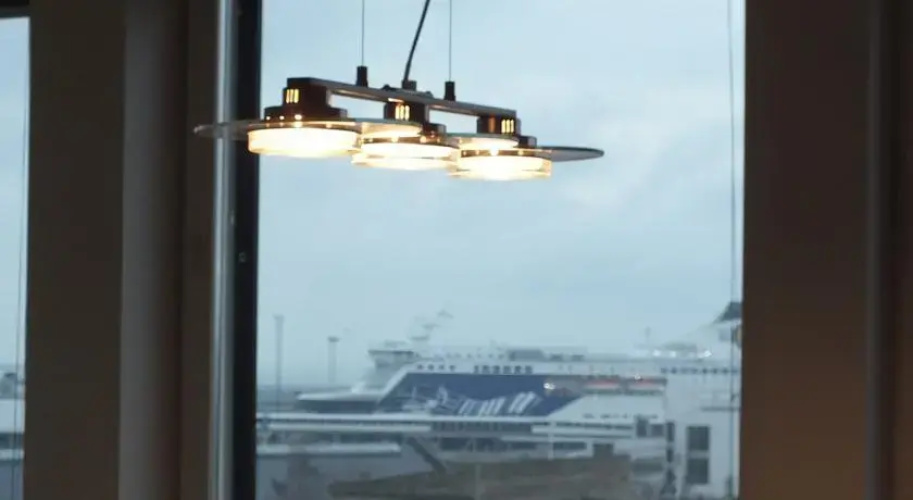 Blue Sky Lounge Apartment