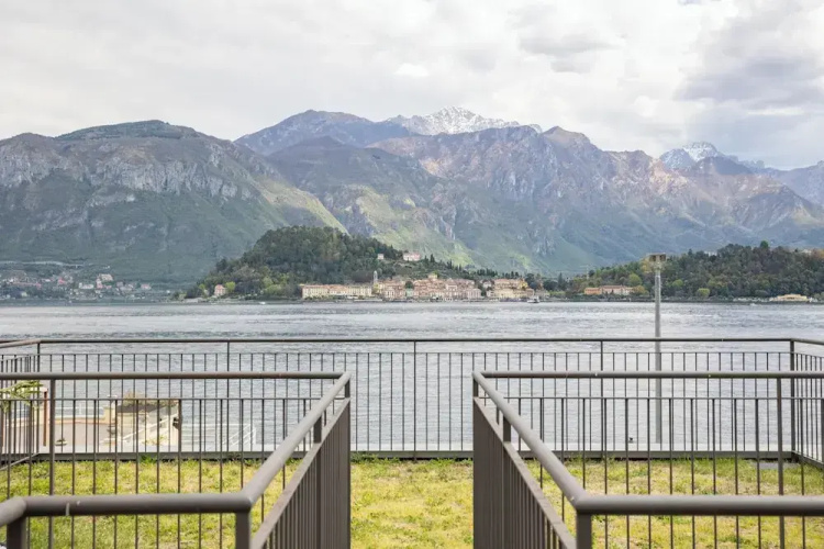 Lakefront Contemporary