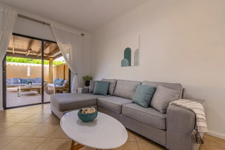 3 Bedrooms Apartment