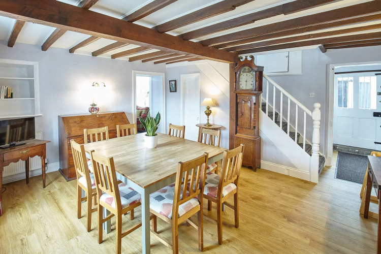 Host Stay Buckingham Square