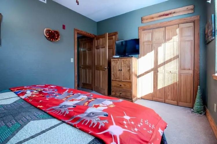 3211 Golf View Hillcrest Cordelia's Mtn View