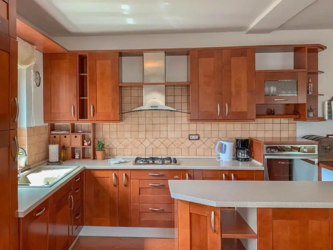 3 Bedrooms Apartment