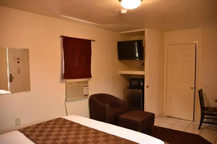 Baycities Motel