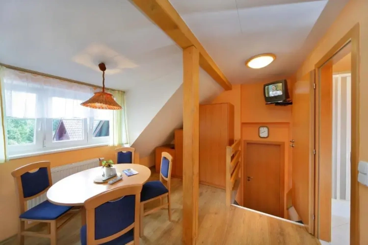 2 Bedrooms Quadruple Family Apartment