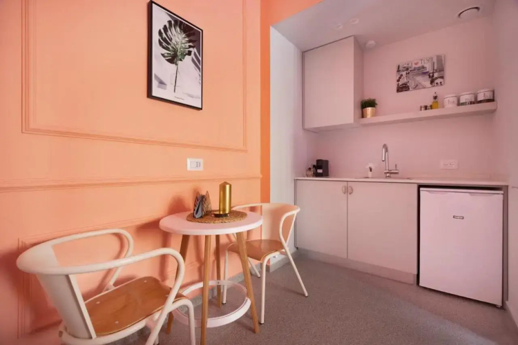 Glamorous Pink Pearl Studio/Beach/Parking/Netflix