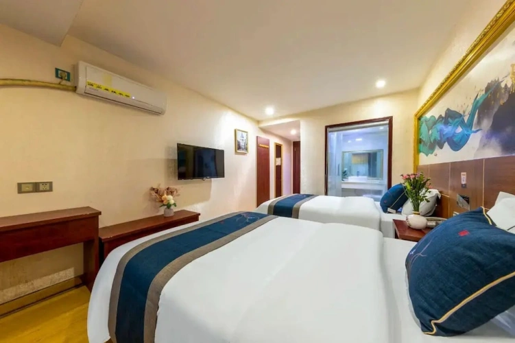 Executive Triple Suite