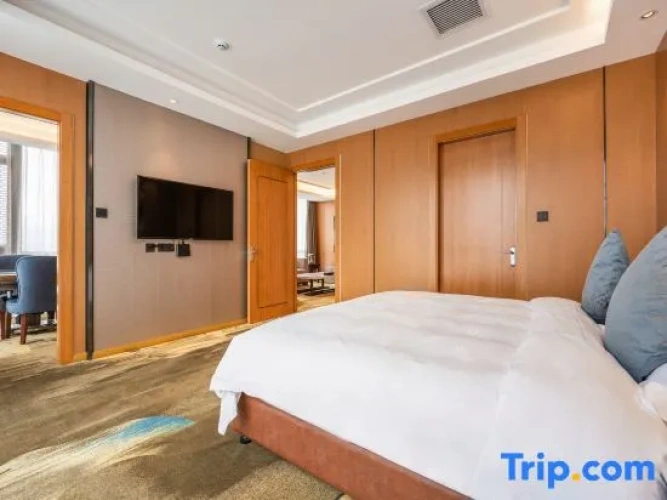 Executive Suite with city view