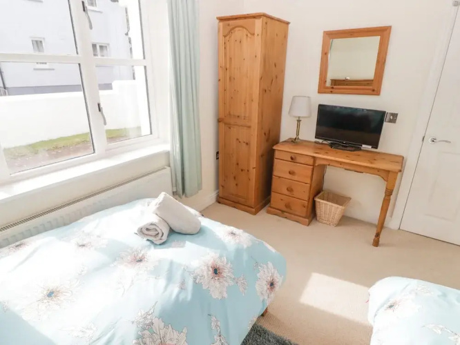 3 Strawberry Close