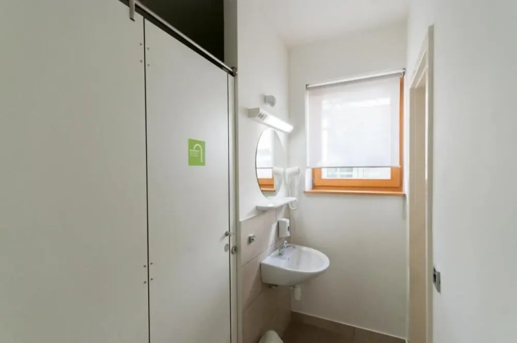 Cube Central Rooms for 2 - Hostel