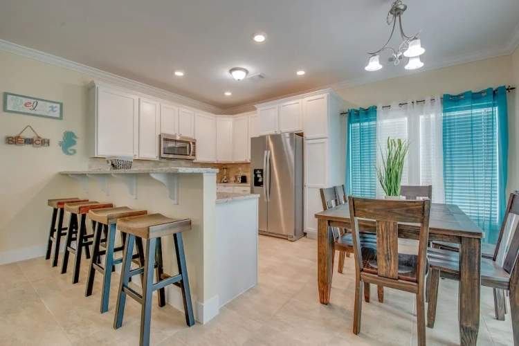 4 Bedrooms Cottage