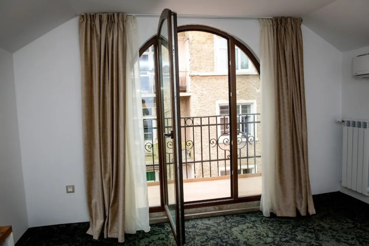 Agora Boutique