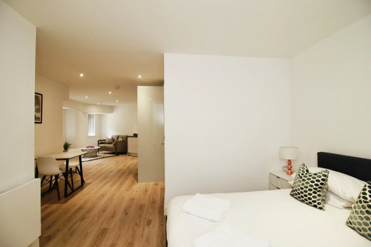 Seven Stays Modern Studio Apartment - Solihull