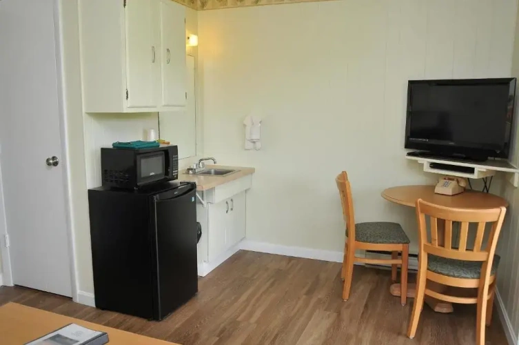 Twin Suite with partial ocean view