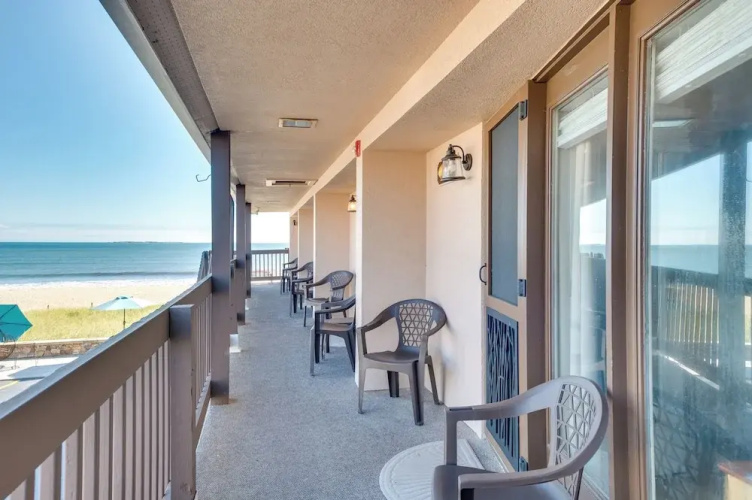 'beachfront 15' Condo on Old Orchard Beach
