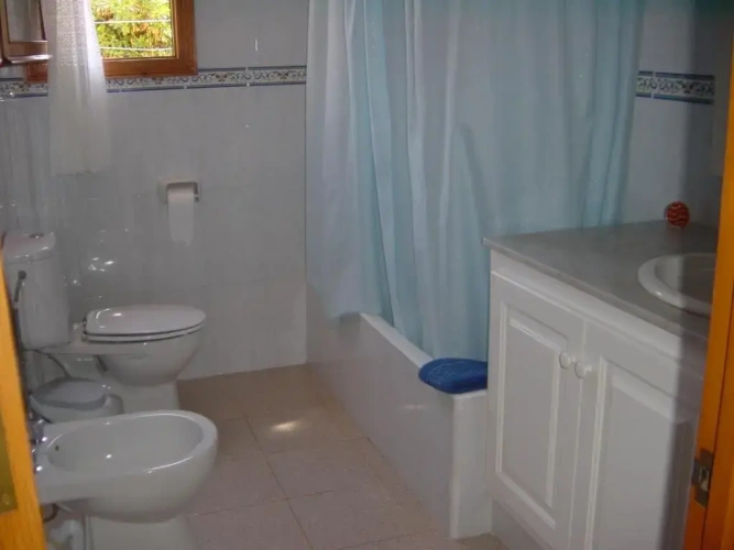 4 Bedrooms Cottage