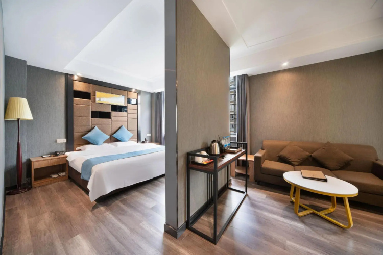 Lizhi Holiday Hotel