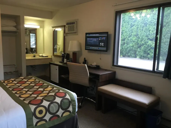 Super 8 By Wyndham Kelowna Bc