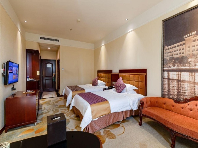 Standard Twin room with river view