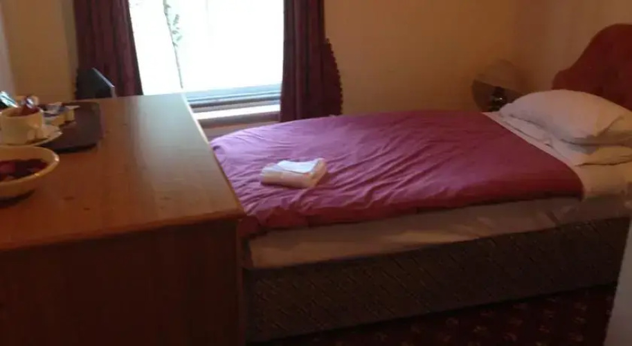Tudor Rose Hotel
