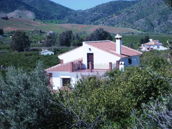4 Bedrooms Cottage