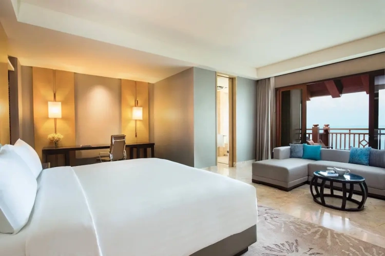 Standard Double Club room with balcony and with ocean view