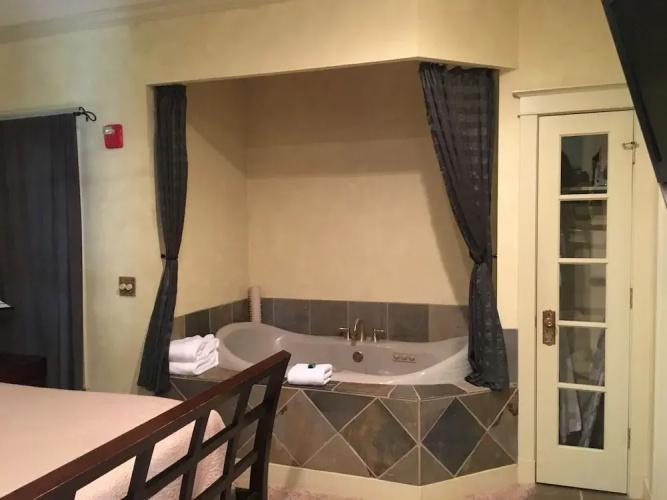 Far View - A Bed & Breakfast Estate