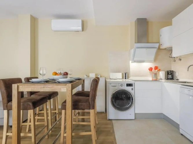 1 Bedroom Apartment
